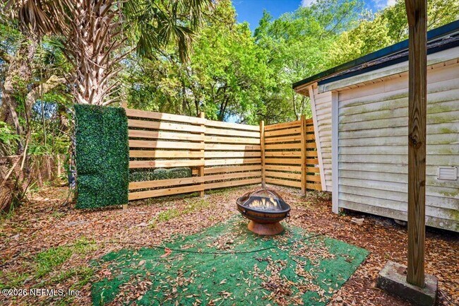 Building Photo - 719 S Shores Rd