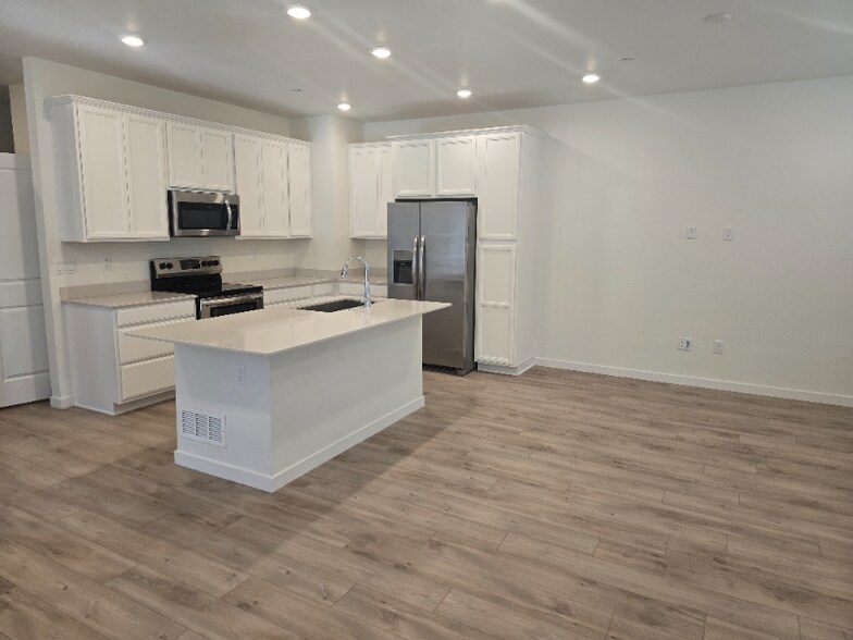 Building Photo - 4362 Timnath Pkwy