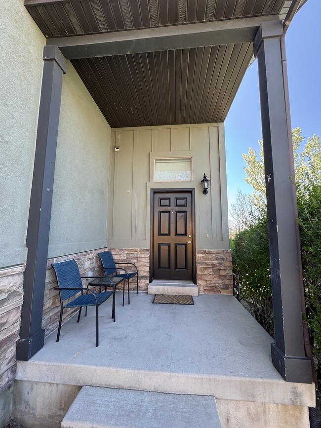 Building Photo - 2599 N Elm Dr