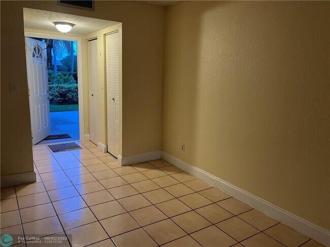 Building Photo - 7895 Margate Blvd