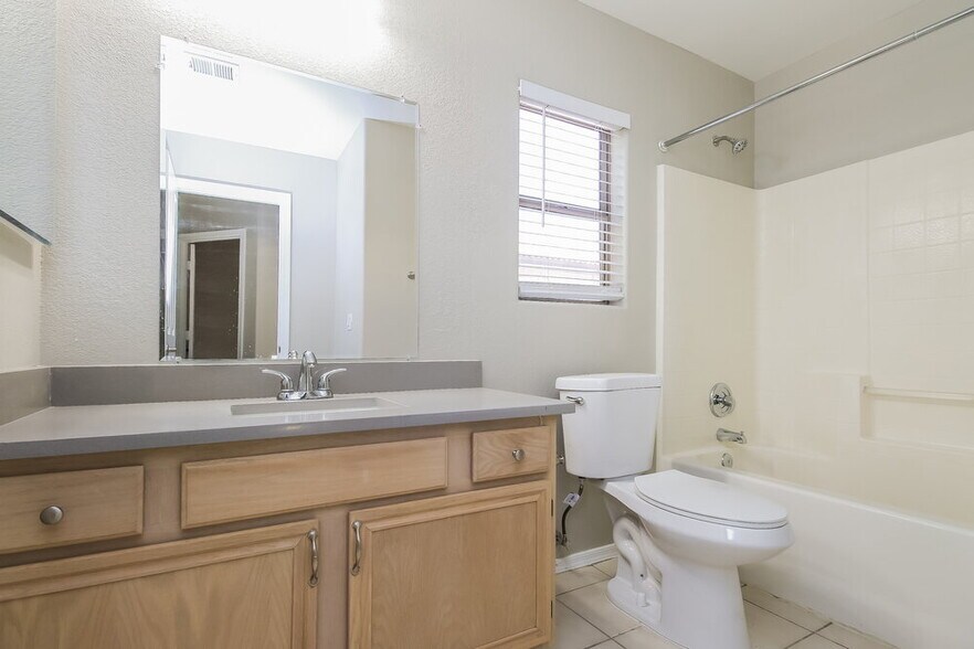 Building Photo - 1542 E Sunrise Way