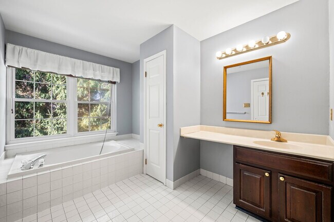 Building Photo - 1430 Redwood Ct