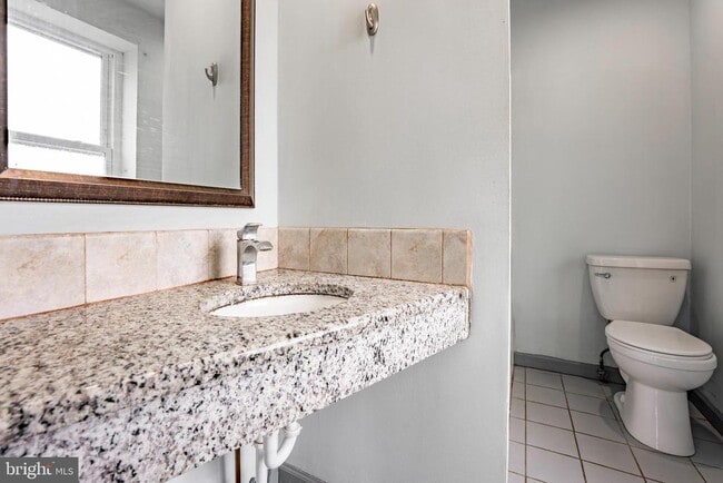 Building Photo - 1327 Snyder Ave