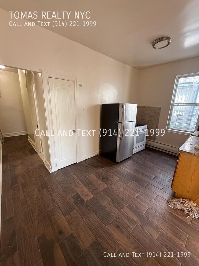 Building Photo - 775 E 233rd St