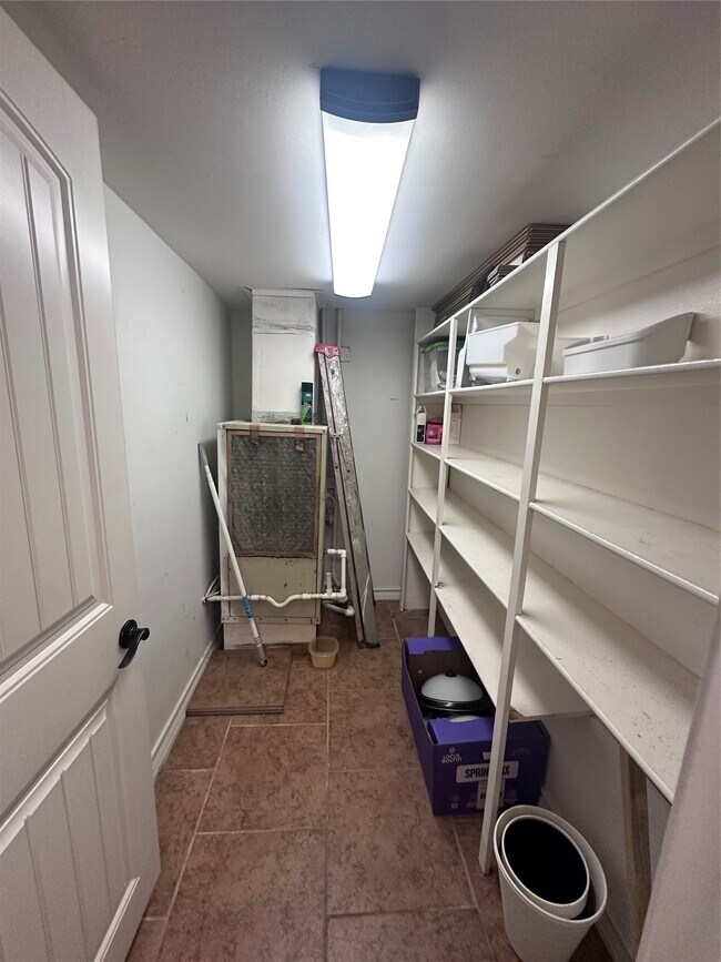 Building Photo - 15002 Windward Dr