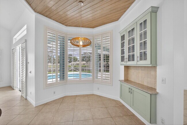 Building Photo - 8401 SE Ketch Ct