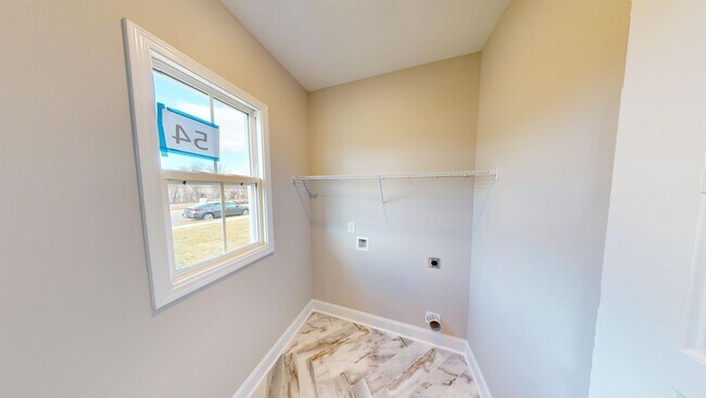 Building Photo - 3 bedrooms almost brand new house