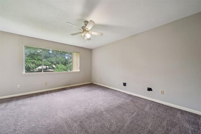 Building Photo - 1841 Sherwood Forest St