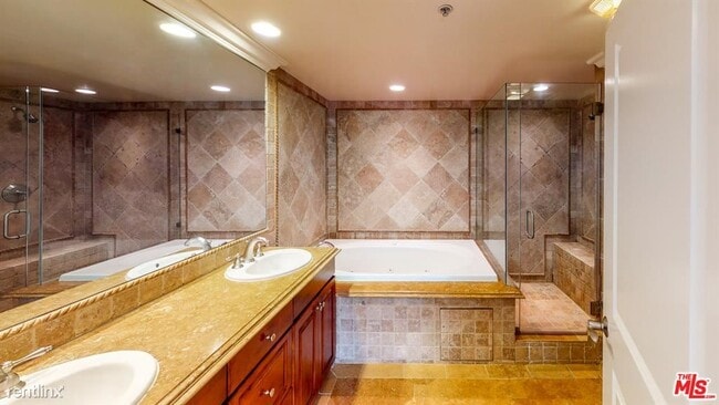 Building Photo - 2306 Fox Hills Dr