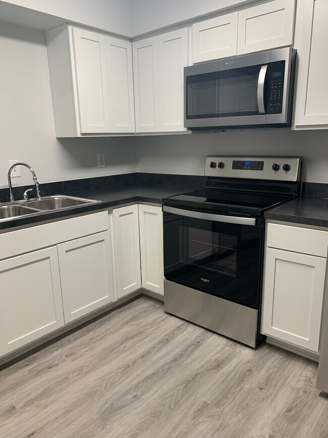 Building Photo - Apple Creek Station Apartments
