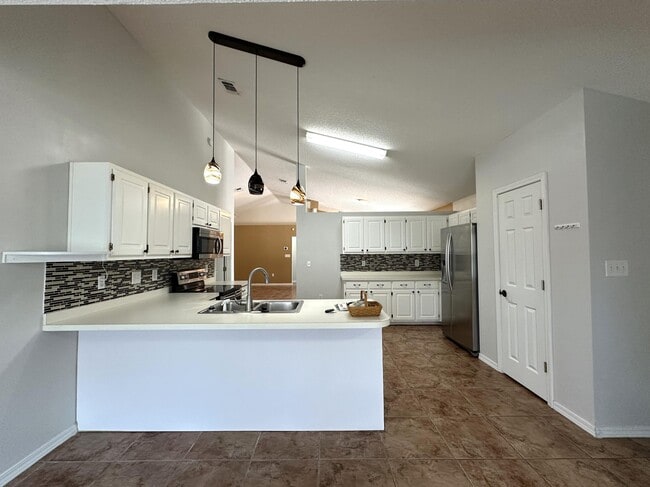 Building Photo - 147 Steeplechase Dr
