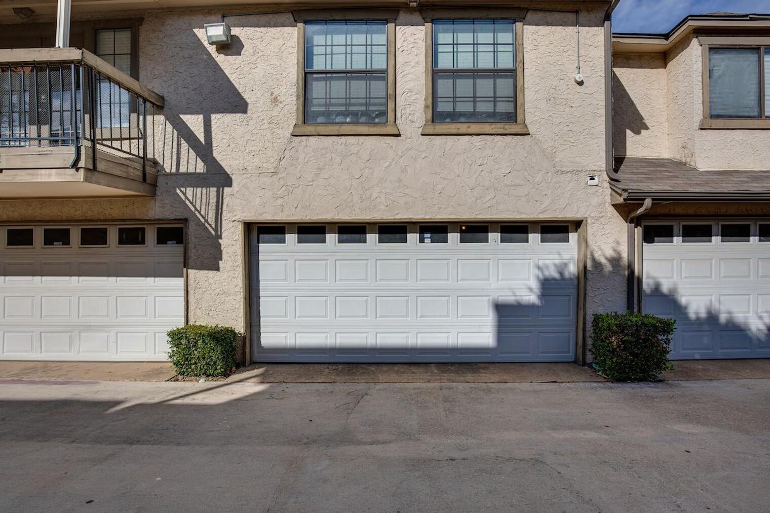 Building Photo - 8750 Park Ln