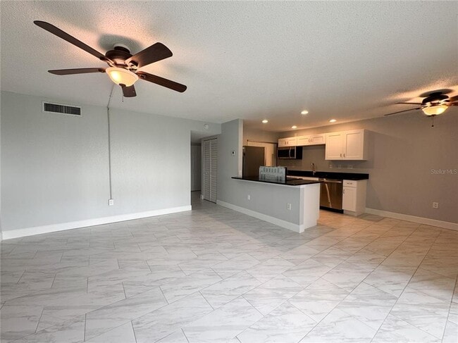 Building Photo - 723 115th Ave N