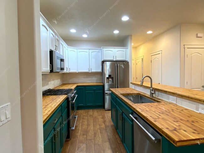 Building Photo - Designer 4BR- 2BA Home by Dry Canyon Park