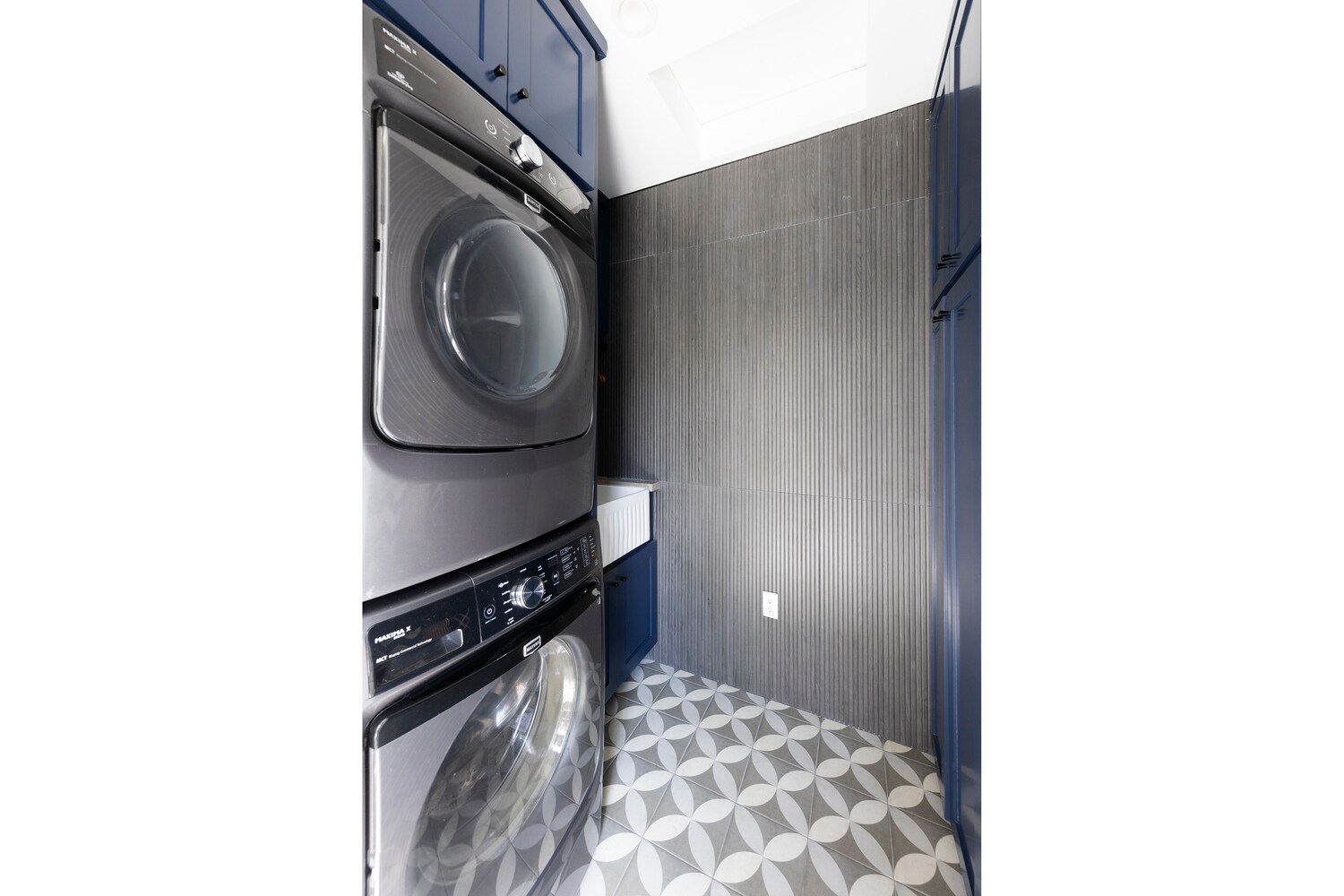 Building Photo - 1772 S Orange Grove Ave