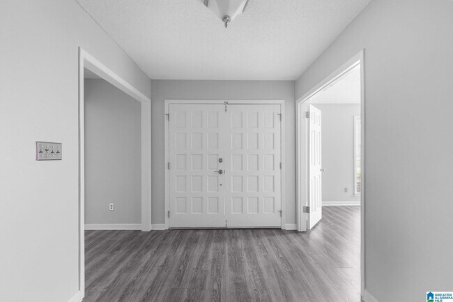 Building Photo - 3222 Tyrol Ln
