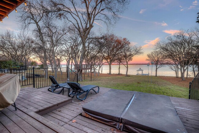 Building Photo - 8402 Columbia Dr