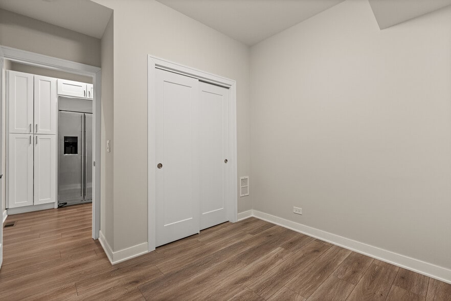 Building Photo - 3608 W Diversey Ave