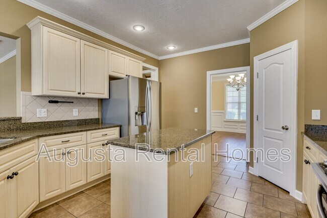 Building Photo - 180 Kenilworth Dr