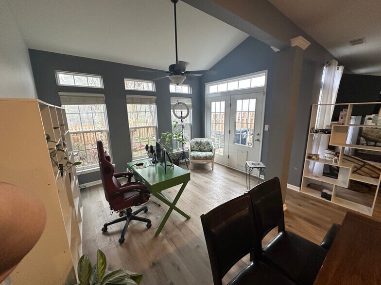 Building Photo - 4036 Holly Villa Cir