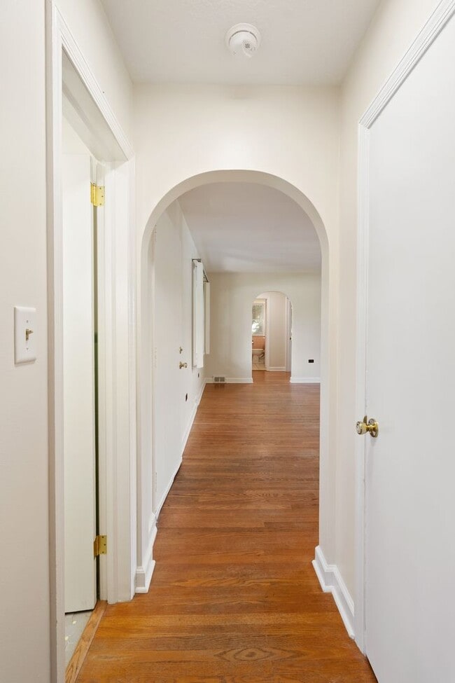 Building Photo - 559 Bailey St