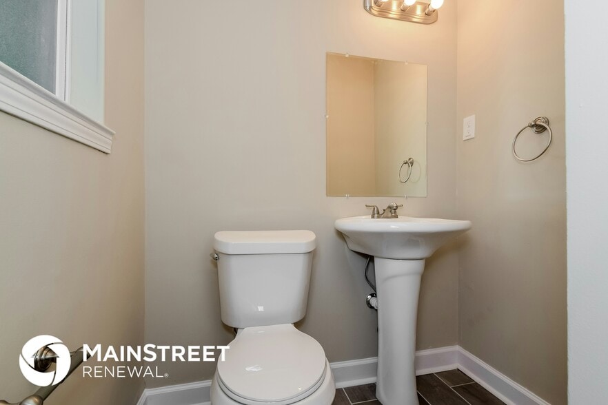 Building Photo - 413 20th Ct NE