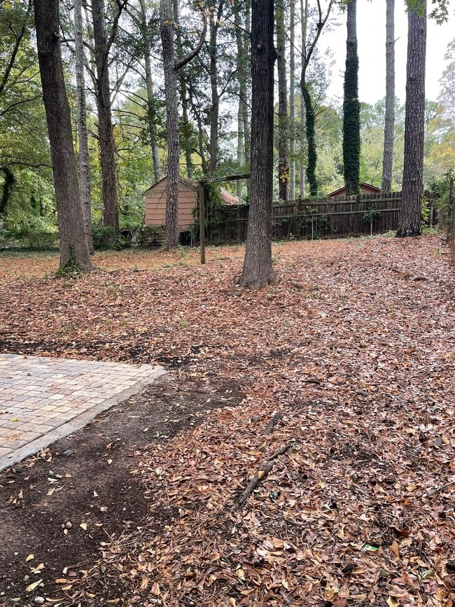 Building Photo - 611 Inglewood Dr