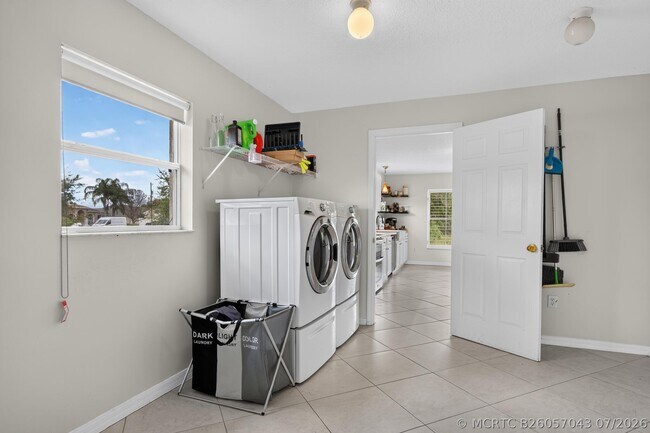 Building Photo - 5758 Benbow Ct