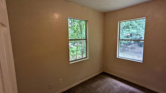 Building Photo - 215 Blackshear St