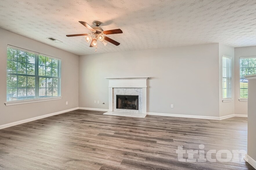 Building Photo - 552 Howell Dr