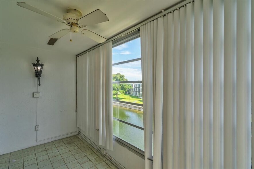 Building Photo - 8350 Sands Point Blvd