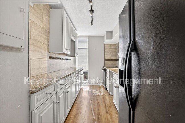 Building Photo - 1101 N Elm St