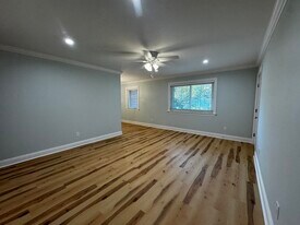 Building Photo - 753 Ashdale Dr