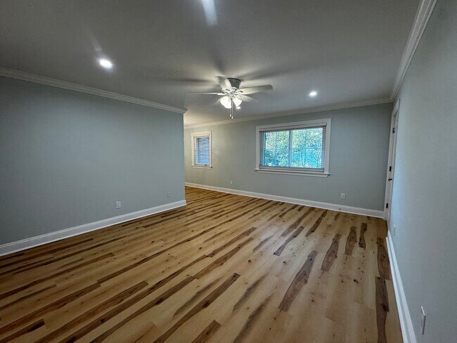 Building Photo - 753 Ashdale Dr