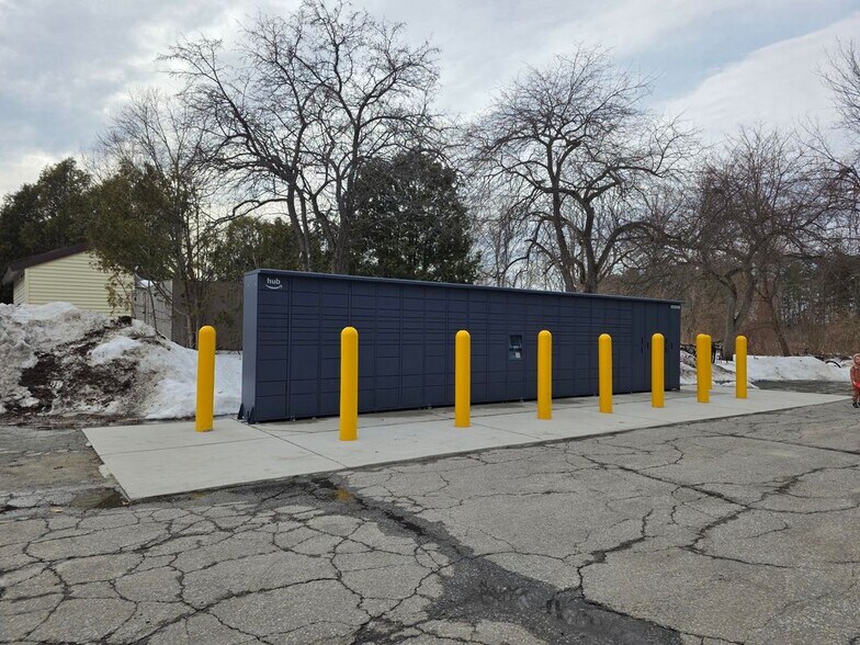 Building Photo - 5 Lancelot Court