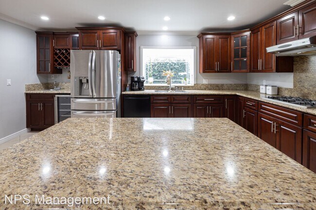 Building Photo - 5 br, 3 bath House - 12552 Eckleson Street