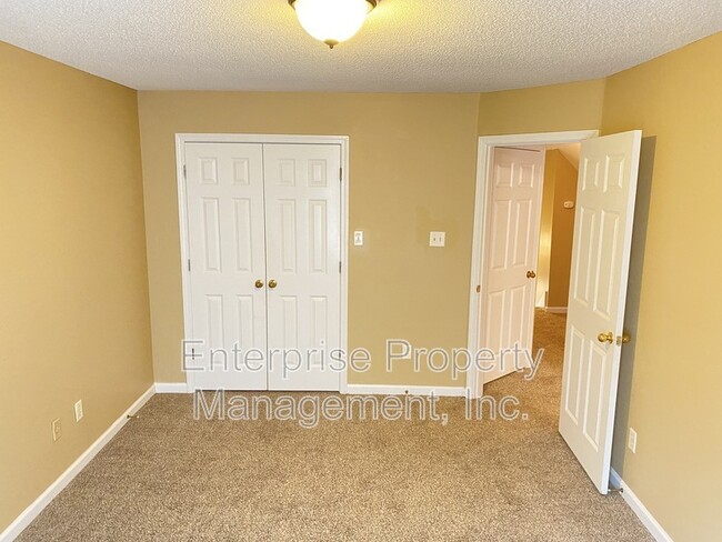 Building Photo - 7162 Charlton Way