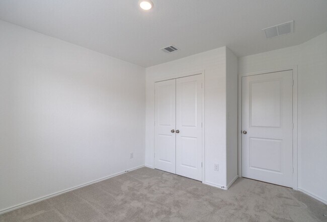 Building Photo - 157 Seminole Dr