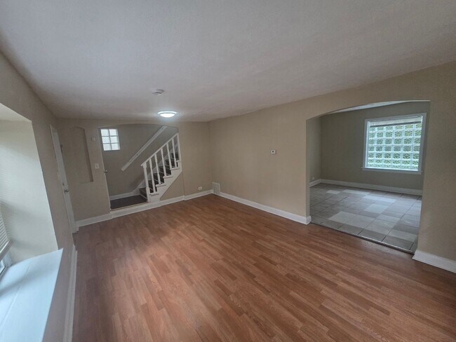 Building Photo - 9911 S Paxton Ave