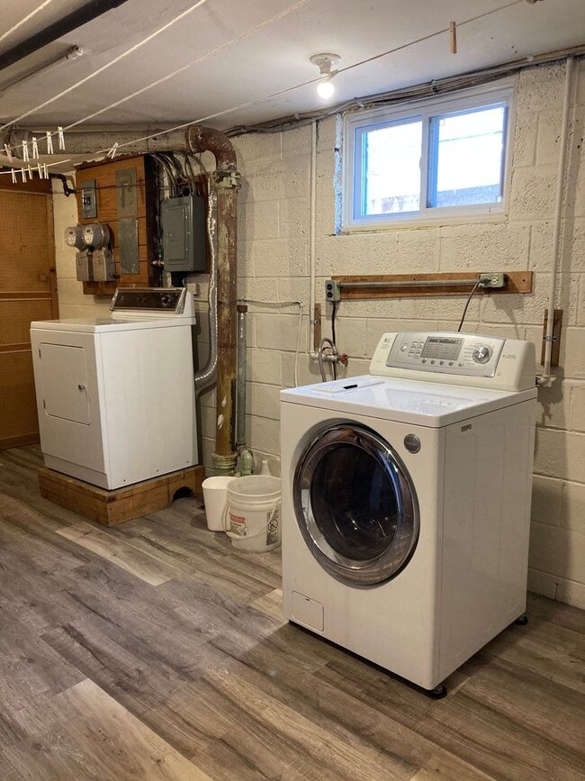 Building Photo - 910 N 56th Ave W