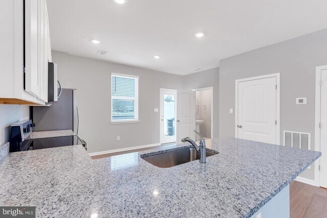Building Photo - 1408 Sugarplum Ln