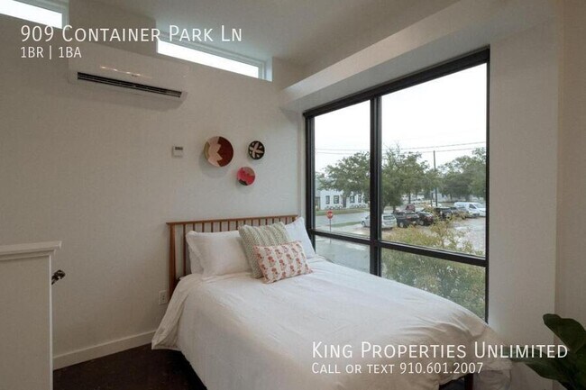 Building Photo - 909 Container Park Ln