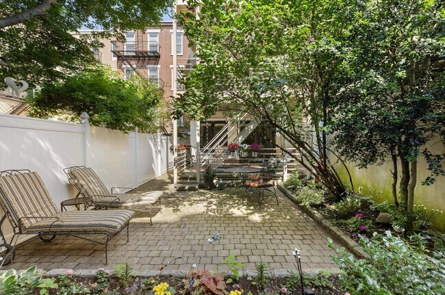 Building Photo - 606 Park Ave
