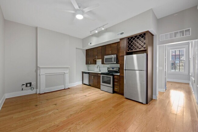 Building Photo - 516 E 13th St