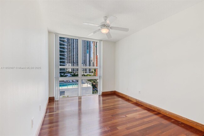 Building Photo - 2000 N Bayshore Dr