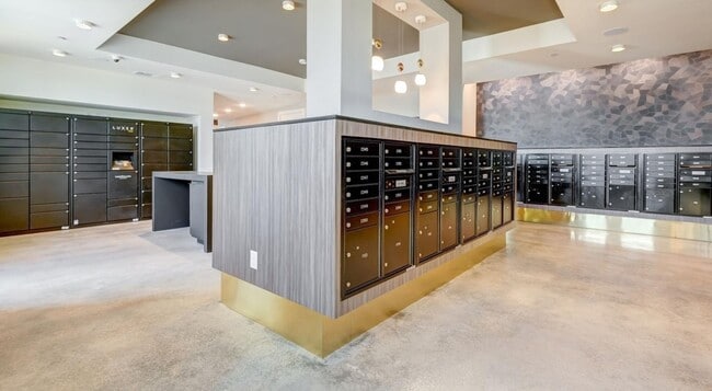 Building Photo - 23233 Western Centre Dr