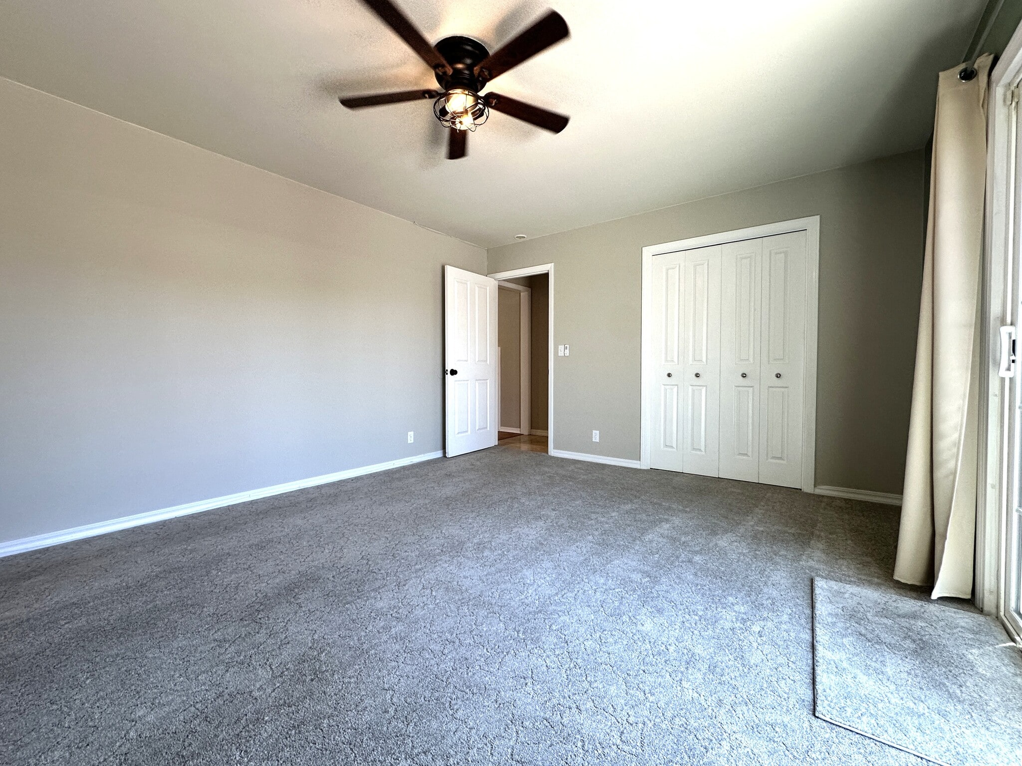 Building Photo - 604 Village Ct