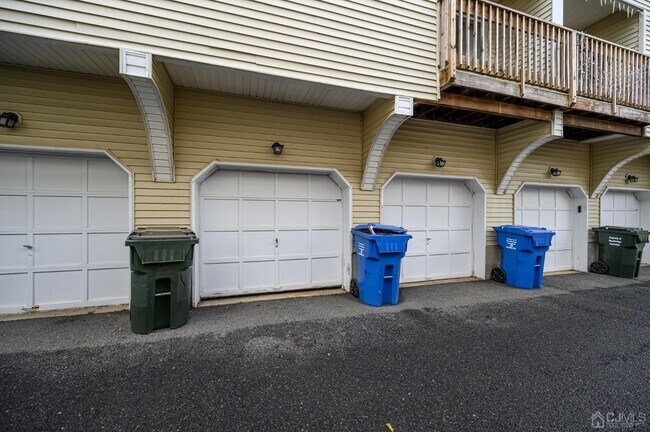 Building Photo - 2902 Madaline Dr
