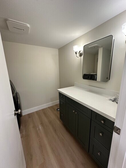 Building Photo - 2412 Columbia St SW