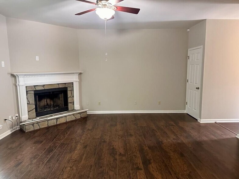 Building Photo - 2290 Fairways Ct